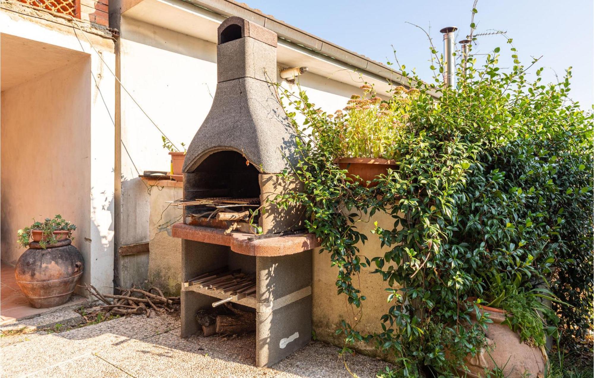Awesome Home In Marliana With Kitchenette Exteriör bild